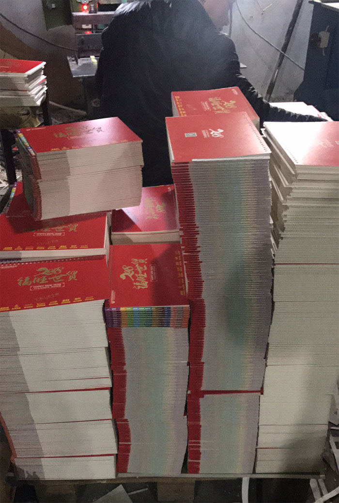 鄭州世貿(mào)購(gòu)物中心2018臺(tái)歷2